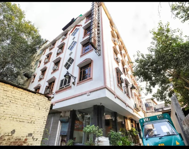 Exterior of Hotel Delhi Empire DX — a central Delhi hotel in Paharganj